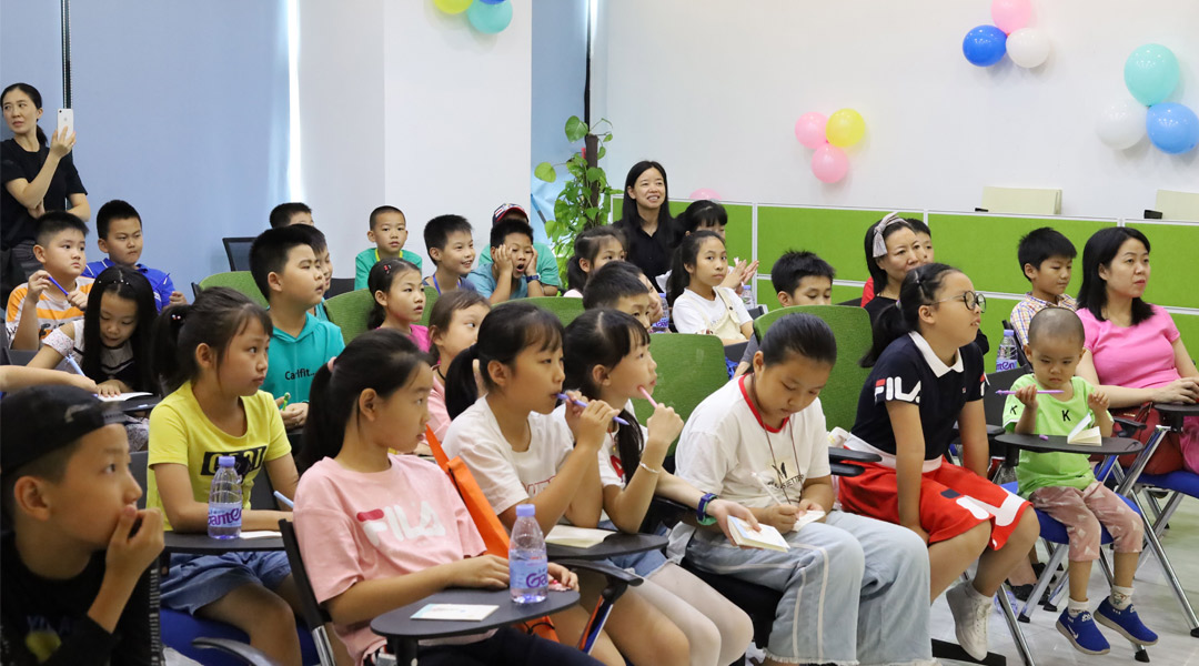 欢迎民顺小学学生来我司了解学习跨境电商